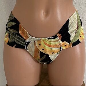 Capittana bikini bottom